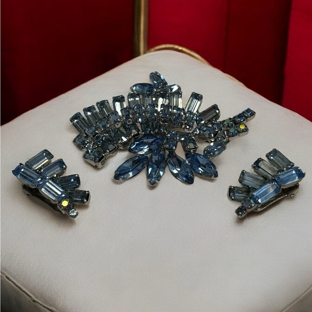 Vintage Continental Rhodium Plated ‘Rays of Blue’ Crystal Jewelry Set